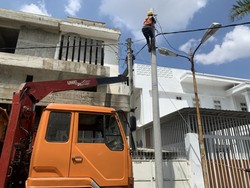 Cara dan Biaya Pindahkan Tiang Listrik di Depan Rumah