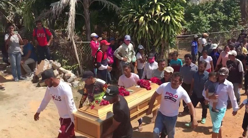 Proses Evakuasi Korban Tewas Tambang Emas Runtuh di Venezuela Proses Evakuasi Korban Tewas Tambang Emas Runtuh di Venezuela