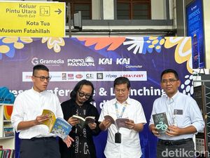 Ngaku Anker? Kini Ada Rak Buku di Stasiun Jakarta dan Bogor