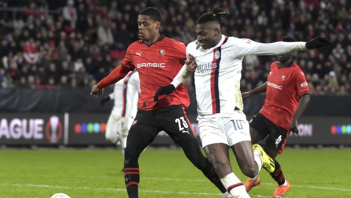 AC Milans Rafael Leao, right, and Rennes Warmed Omari fight for the ball during the Europa League soccer match between Rennes and AC Milan at the Roazhon Park stadium in Rennes, western France, Thursday, Feb. 22, 2024. (AP Photo/Mathieu Pattier)