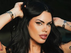 Ngeri! Wanita Ini Minum Darah Biar Awet Muda