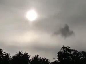 Penampakan Matahari Kembar yang Bikin Heboh di Sumbar Penampakan Matahari Kembar yang Bikin Heboh di Sumbar