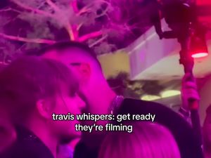 Viral Video Taylor Swift & Travis Kelce, Disebut Bukti Mereka Cuma Settingan Viral Video Taylor Swift & Travis Kelce, Disebut Bukti Mereka Cuma Settingan