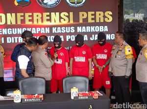 Upah Fantastis Kurir Sabu Jaringan Fredy Pratama, Capai Rp 100 Juta Upah Fantastis Kurir Sabu Jaringan Fredy Pratama, Capai Rp 100 Juta