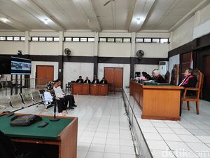 Korupsi Dana Hibah Pilkada, Eks Ketua Bawaslu OI Divonis Bui 2 Tahun 8 Bulan