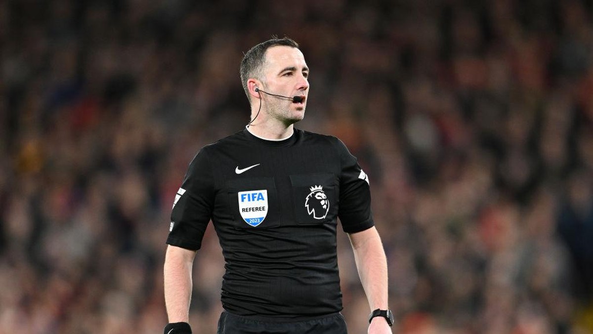 Chris Kavanagh jadi wasit final Carabao Cup 2023/2024 (Getty Images/Michael Regan)