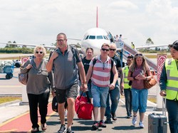 Pebalap F1 Powerboat Mulai Tiba di Danau Toba Pebalap F1 Powerboat Mulai Tiba di Danau Toba