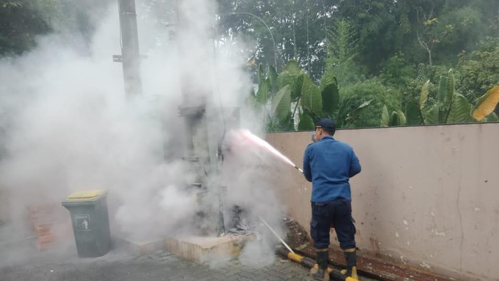 Gardu listrik di Bintaro terbakar (Dok istimewa).