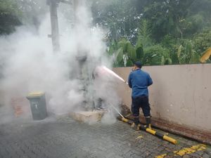 Gardu Listrik di Bintaro Terbakar, Diduga Akibat Korsleting Listrik