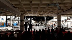 Warga Gaza Salat Jumat di Reruntuhan Masjid