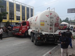 Rem Blong, Truk Tangki LPG Tabrak 3 Kendaraan di Semarang