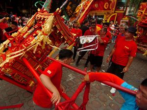 Serunya Kirab Toa Pe Kong di Kabupaten Tegal
