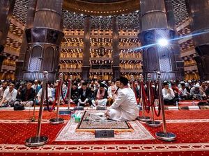 Masjid Istiqlal Dipenuhi Jemaah di Malam Nisfu Syaban