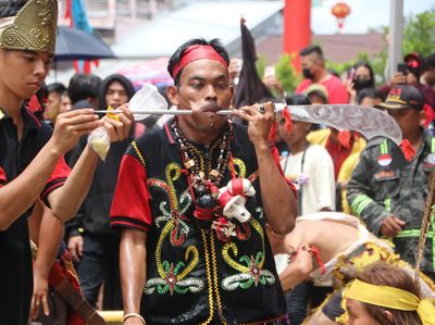 Cap Go Meh di Singkawang : Wisatawan dan Warlok Tumplek-blek