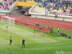 Babak Pertama: Persis Solo Unggul 2-1 Atas Persik Babak Pertama: Persis Solo Unggul 2-1 Atas Persik