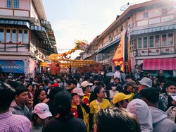 Pemkot Singkawang Didesak Larang Anak-anak Ikut Atraksi Tatung Cap Go Meh