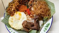 Berusia 134 Tahun, Nasi Uduk Legendaris Aneka Lauk Ini Diantre di Bogor