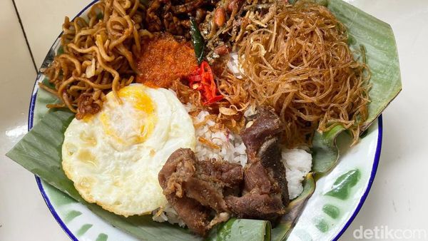 Berusia 134 Tahun, Nasi Uduk Legendaris Aneka Lauk Ini Diantre di Bogor