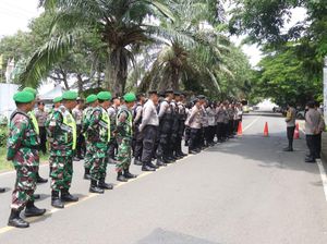 Pengamanan Ekstra Kala Rapat Pleno Penghitungan Suara di KPU Indramayu Pengamanan Ekstra Kala Rapat Pleno Penghitungan Suara di KPU Indramayu