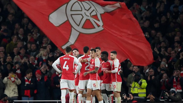 LONDON, ENGLAND - FEBRUARY 24: Bukayo Saka of Arsenal celebrates scoring his teams third goal with teammates during the Premier League match between Arsenal FC and Newcastle United at Emirates Stadium on February 24, 2024 in London, England. (Photo by Justin Setterfield/Getty Images)