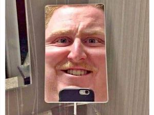 Foto Kocak Jualan Cermin, Kreatif Banget Idenya!