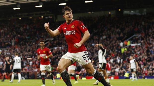 Soccer Football - Premier League - Manchester United v Fulham - Old Trafford, Manchester, Britain - February 24, 2024 Manchester United's Harry Maguire celebrates scoring their first goal Action Images via Reuters/Jason Cairnduff NO USE WITH UNAUTHORIZED AUDIO, VIDEO, DATA, FIXTURE LISTS, CLUB/LEAGUE LOGOS OR 'LIVE' SERVICES. ONLINE IN-MATCH USE LIMITED TO 45 IMAGES, NO VIDEO EMULATION. NO USE IN BETTING, GAMES OR SINGLE CLUB/LEAGUE/PLAYER PUBLICATIONS.