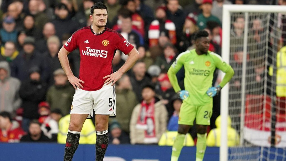Manchester United kalah 1-2 dari Fulham di Old Trafford (Foto: AP/Dave Thompson)