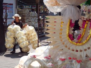 Intip Persiapan Menyambut Hari Raya Galungan di Bali