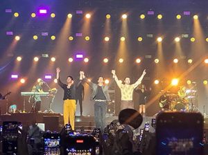 Video: Konser Jonas Brothers di Praha Disetop Sementara gegara Sorotan Laser Video: Konser Jonas Brothers di Praha Disetop Sementara gegara Sorotan Laser