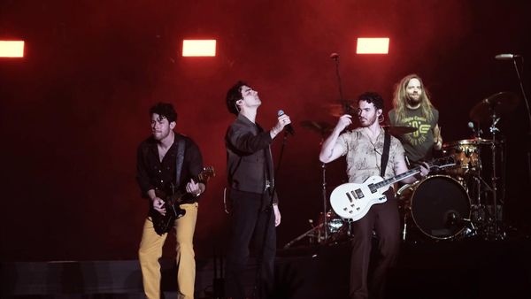 Potret Keseruan Konser Jonas Brothers Semalam