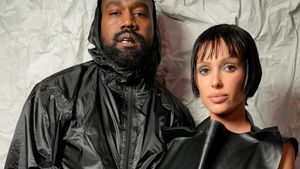 7 Gaya Bianca Censori di Milan Fashion Week, Istri Kanye West Makin Provokatif