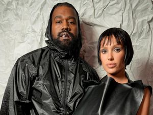 Tumben Istri Kanye West Bajunya Tertutup Tumben Istri Kanye West Bajunya Tertutup