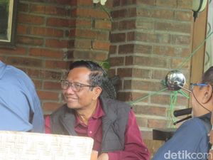 Mahfud Md Beberkan Alasan Suka Sarapan di Kopi Klothok Saat Pulang ke Jogja Mahfud Md Beberkan Alasan Suka Sarapan di Kopi Klothok Saat Pulang ke Jogja