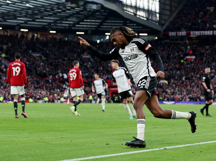 MANCHESTER, ENGLAND - FEBRUARY 24: Alex Iwobi of Fulham celebrates scoring his team's second goal during the Premier League match between Manchester United and Fulham FC at Old Trafford on February 24, 2024 in Manchester, England. (Photo by Clive Brunskill/Getty Images)