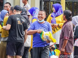 Operasi Pasar Murah Lamongan, 5 Ton Beras Ludes Dalam 2 Jam