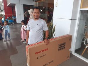Pelanggan Ini Happy, Beli TV Harga Miring di Transmart Full Day Sale