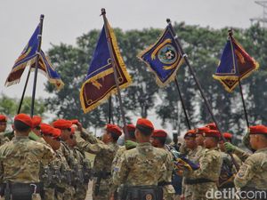 8 Perwira Tinggi TNI AL Terima Brevet Kehormatan Kopaska