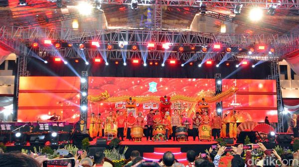 Meriahnya Perayaan Cap Go Meh di Balai Kota Surabaya
