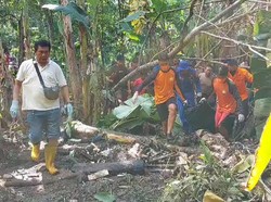 Mayat Pria Tanpa Identitas Ditemukan di Pinggir Sungai Bandar Lampung