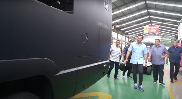 SBY dan AHY berkunjung ke karoseri Adiputro di Malang, Jawa Timur
