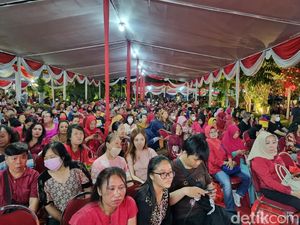 Ribuan Warga Tumplek Blek Saat Perayaan Cap Go Meh di Balai Kota Surabaya Ribuan Warga Tumplek Blek Saat Perayaan Cap Go Meh di Balai Kota Surabaya