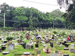 TPU Tanah Kusir Mulai Ramai Peziarah Jelang Bulan Ramadan