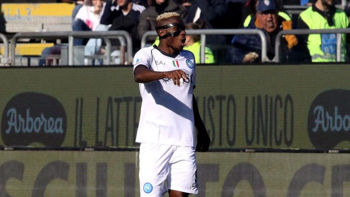 CAGLIARI, ITALY - FEBRUARY 25: Victor Osimhen of Napoli reacts during the Serie A TIM match between Cagliari and SSC Napoli at Sardegna Arena on February 25, 2024 in Cagliari, Italy. (Photo by Enrico Locci/Getty Images)