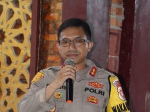 Rembug Warga, Wakapolres Depok Ajak Edukasi Anak Tak Terlibat Tawuran Rembug Warga, Wakapolres Depok Ajak Edukasi Anak Tak Terlibat Tawuran