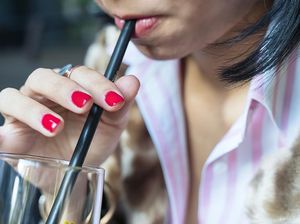Minum Pakai Sedotan Bikin Wajah Cepat Keriput? Dokter Ungkap Faktanya Minum Pakai Sedotan Bikin Wajah Cepat Keriput? Dokter Ungkap Faktanya