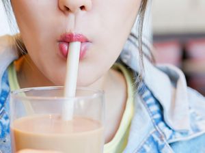 Apa Benar Minum Pakai Sedotan Bikin Kulit Cepat Keriput? Apa Benar Minum Pakai Sedotan Bikin Kulit Cepat Keriput?