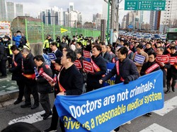 Residen di Korsel Kecam Pemerintah Perbanyak Dokter saat Gaji Masih Rendah