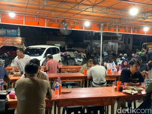 Nikmatnya Ayam Kari & Rempah Mang Jaja, Warung Tenda Buka 24 Jam di Denpasar