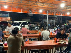 Nikmatnya Ayam Kari & Rempah Mang Jaja, Warung Tenda Buka 24 Jam di Denpasar
