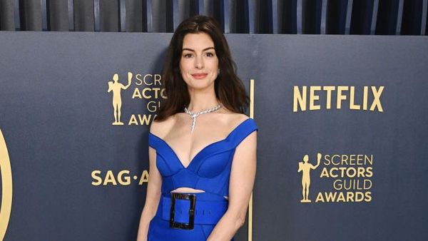 Foto: Anne Hathaway Hingga Emma Stone di Daftar Best Dressed SAG Awards 2024